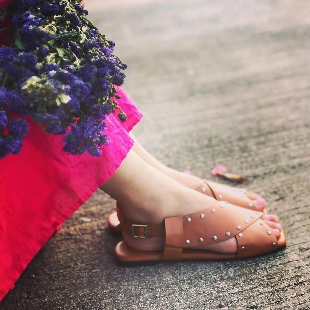Criss Cross Broad Rivet Sandals in Tan