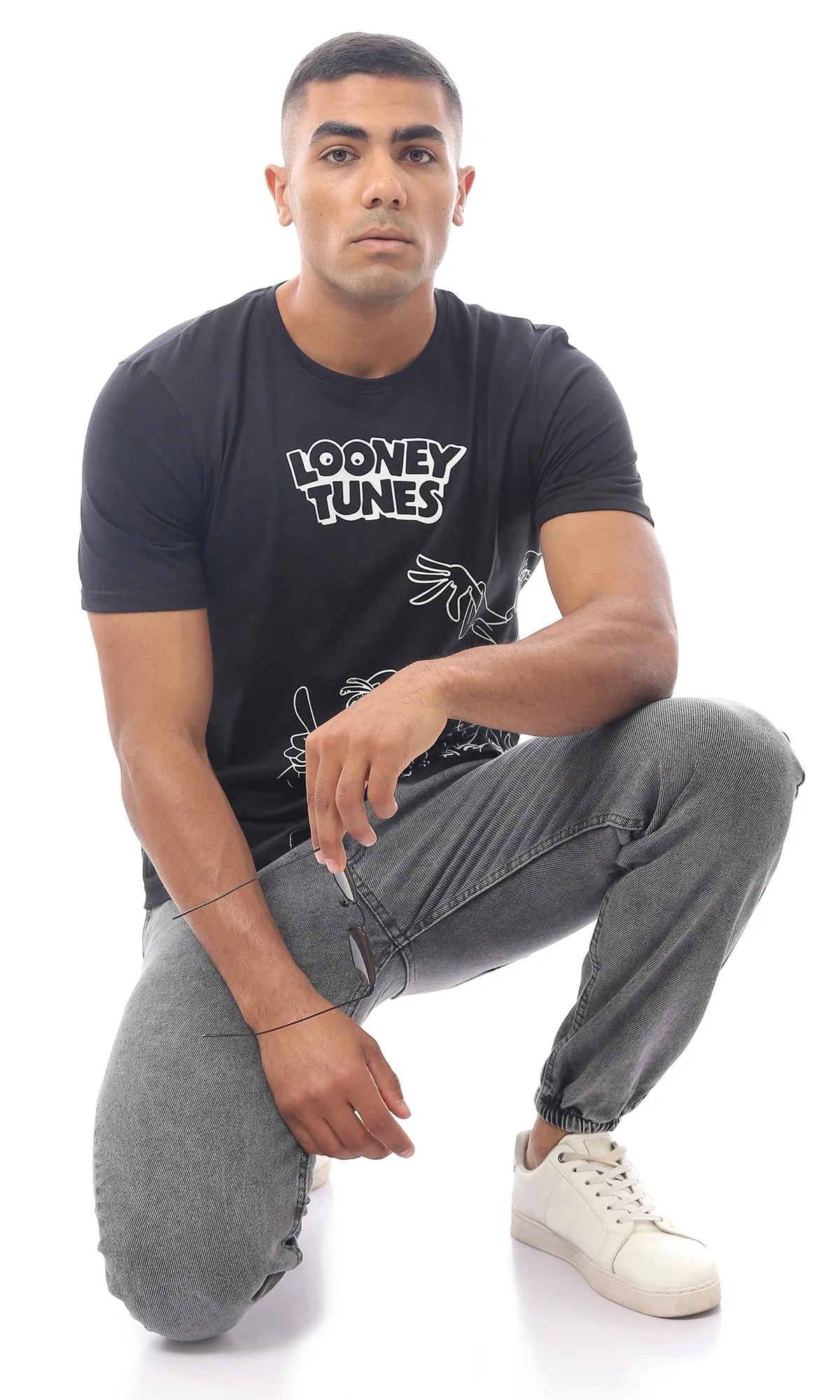 O170323 Looney Tunes' Printed Slip On Regular Fit Black Tee