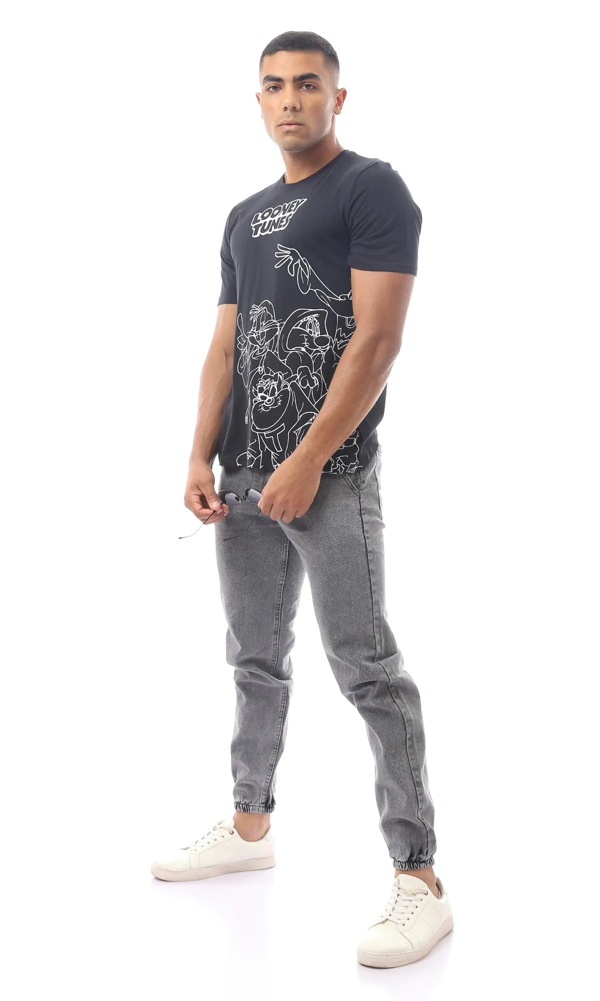 O170323 Looney Tunes' Printed Slip On Regular Fit Black Tee